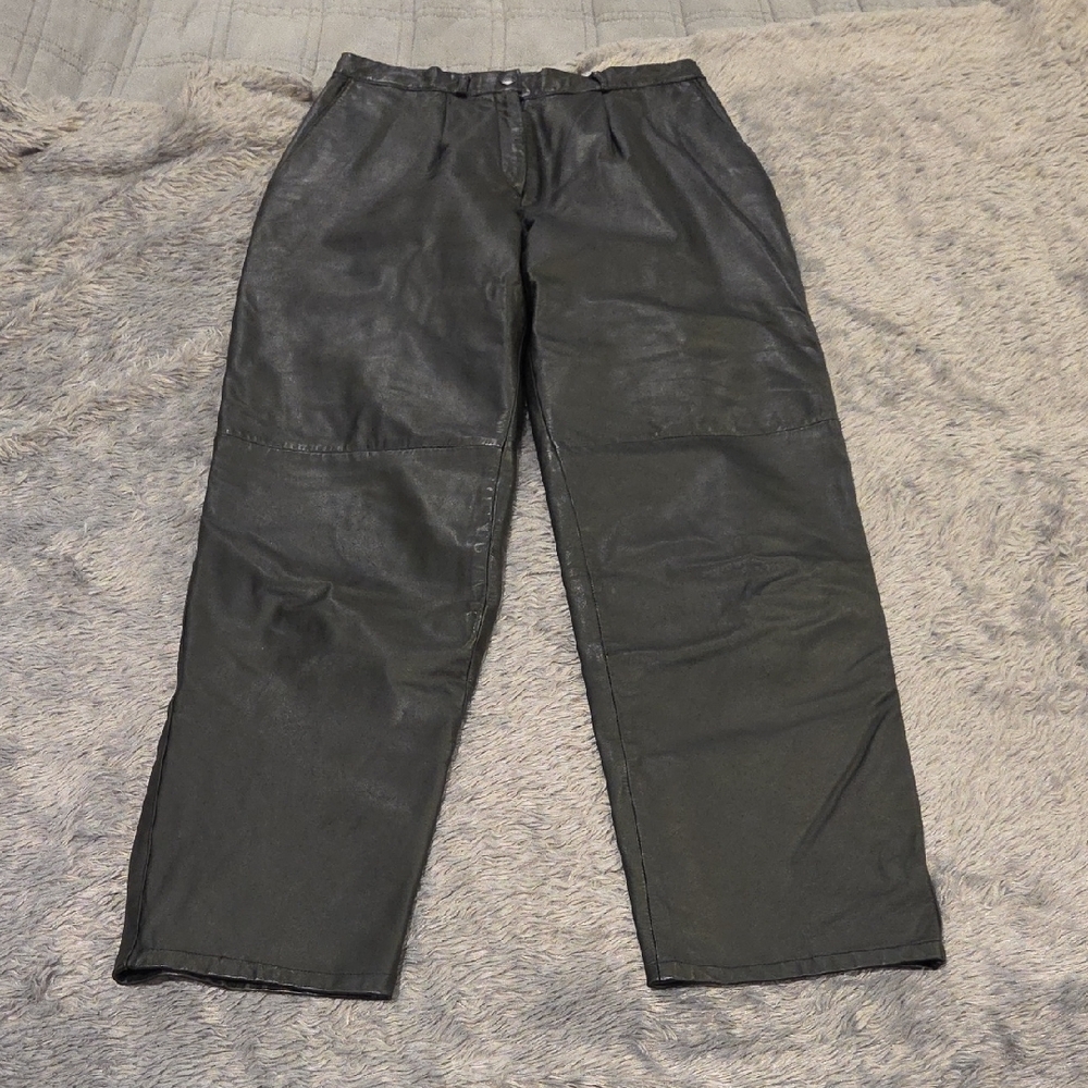 Chic Black Leather Pleated St. Malo Pants Size 8!